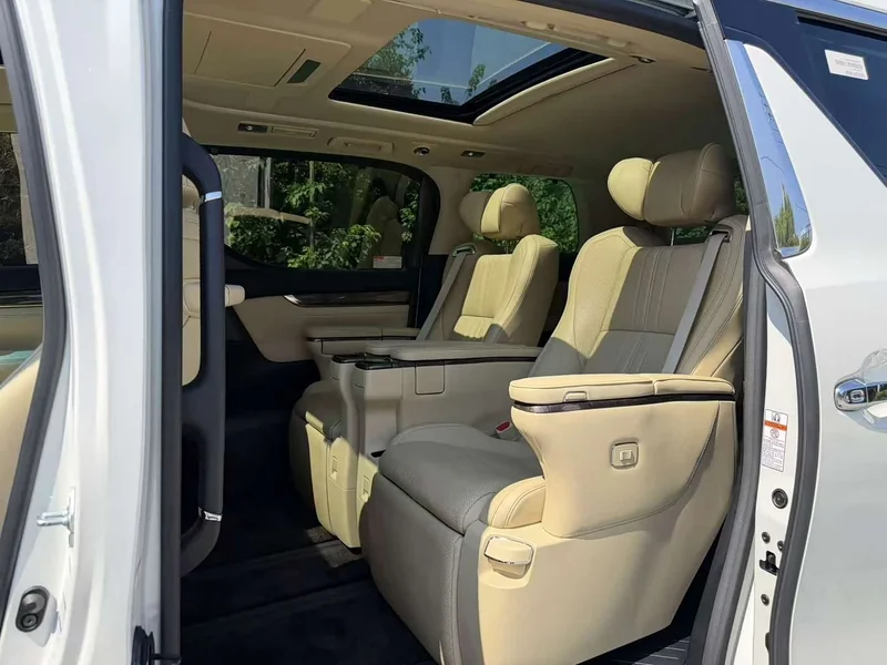 Toyota Vellfire — фото 7