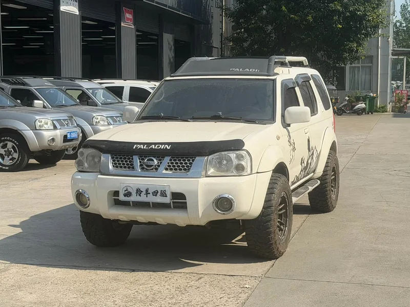 Nissan Paladin — фото 1