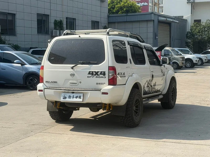 Nissan Paladin — фото 11