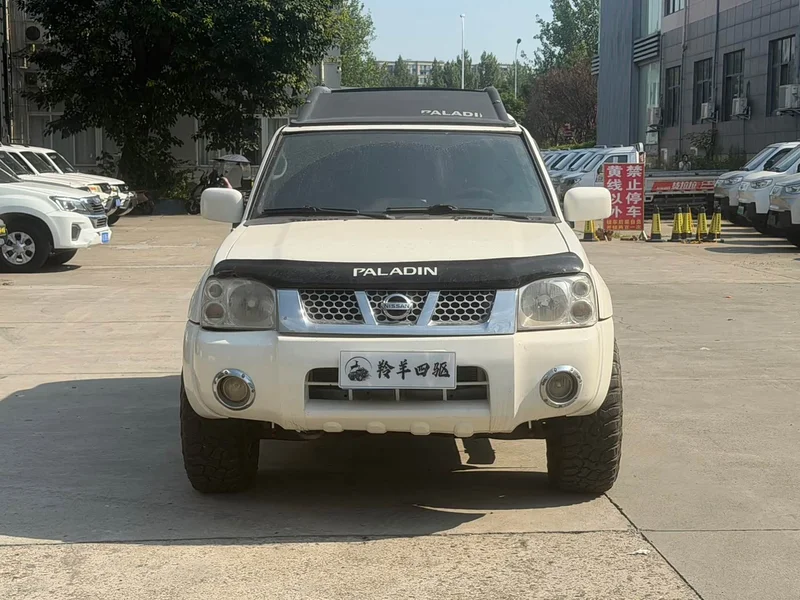 Nissan Paladin — фото 2