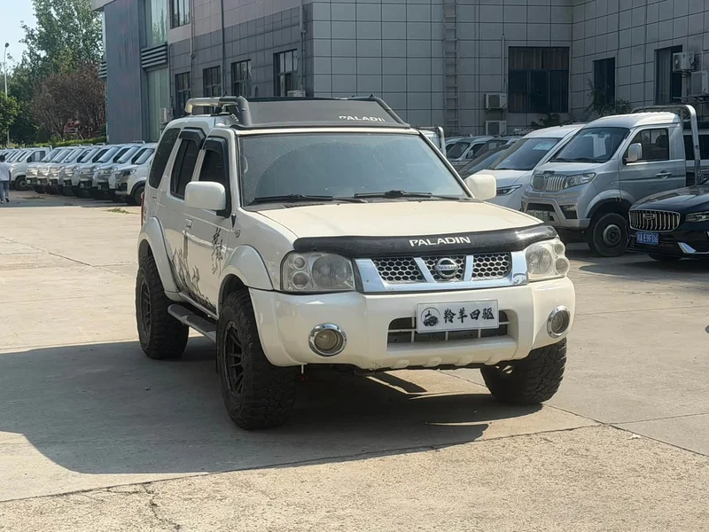 Nissan Paladin — фото 3