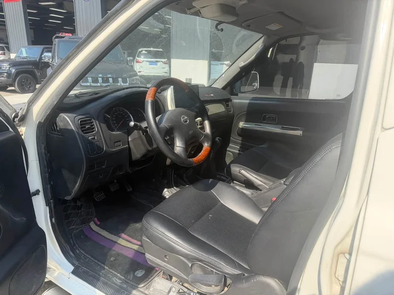 Nissan Paladin — фото 4
