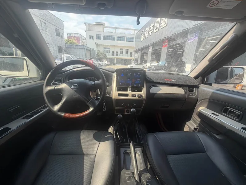 Nissan Paladin — фото 9