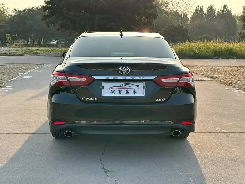 Toyota Camry — фото 5