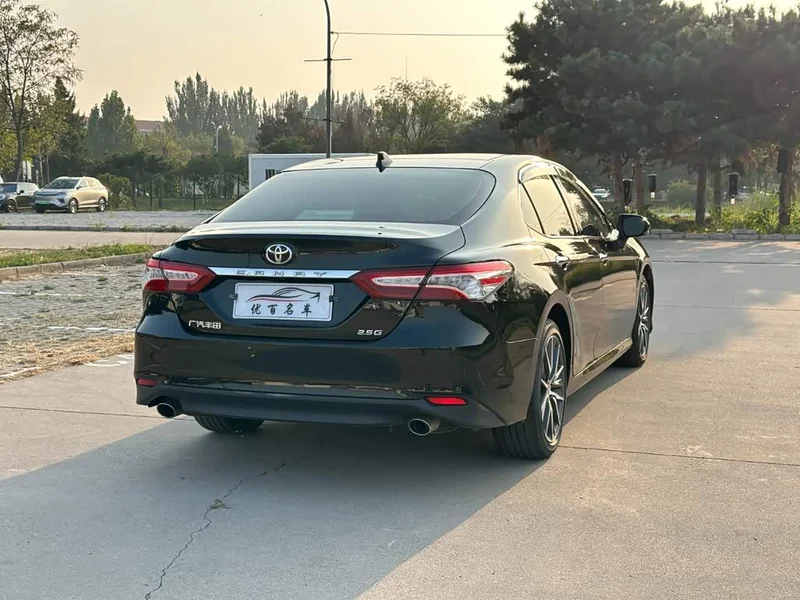 Toyota Camry — фото 6