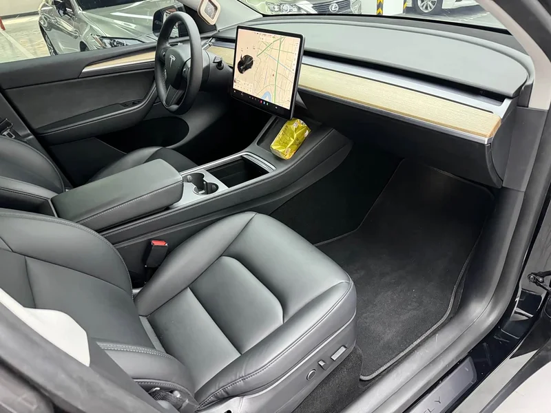 Tesla Model Y — фото 11