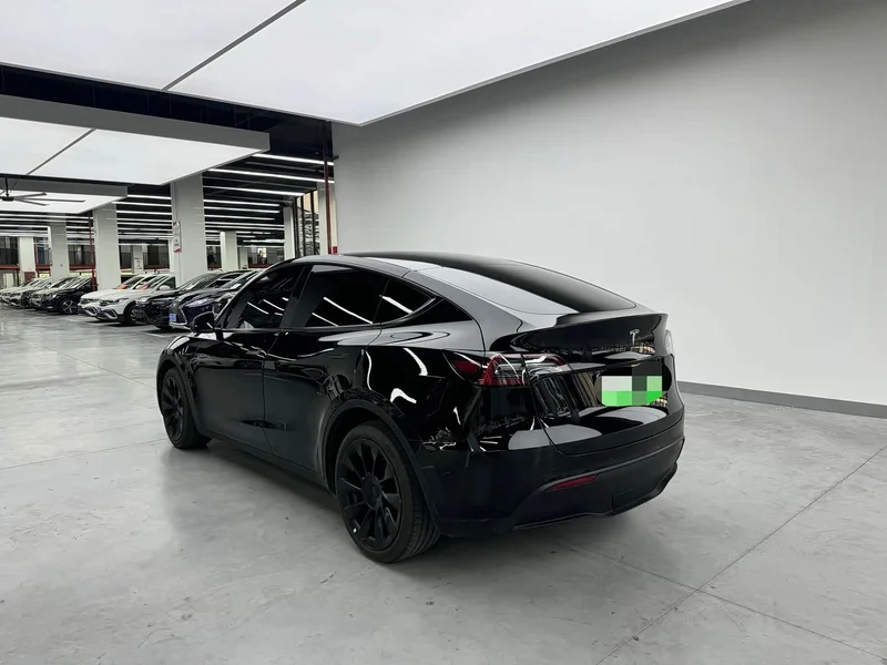 Tesla Model Y — фото 15