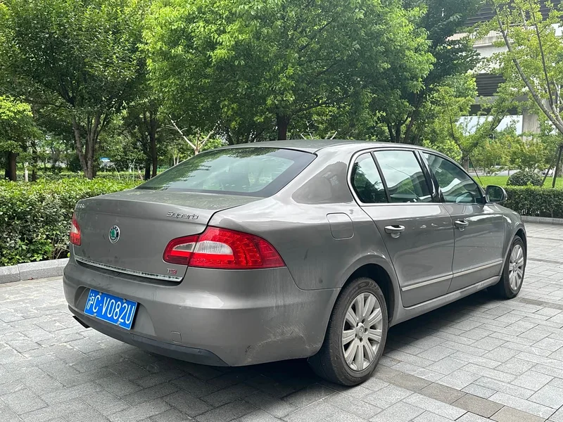 Volkswagen Superb — фото 11