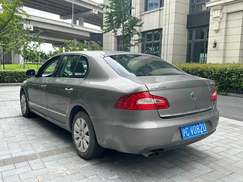 Volkswagen Superb — фото 12