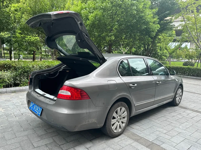 Volkswagen Superb — фото 13