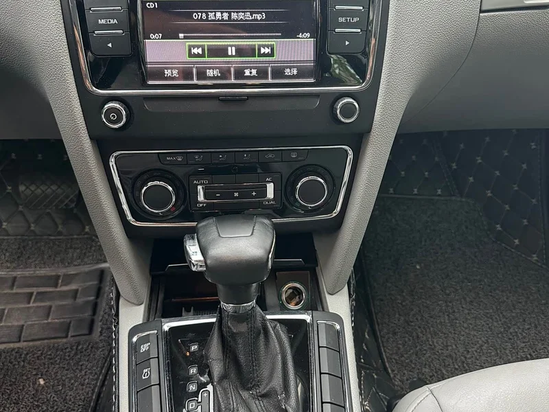 Volkswagen Superb — фото 8