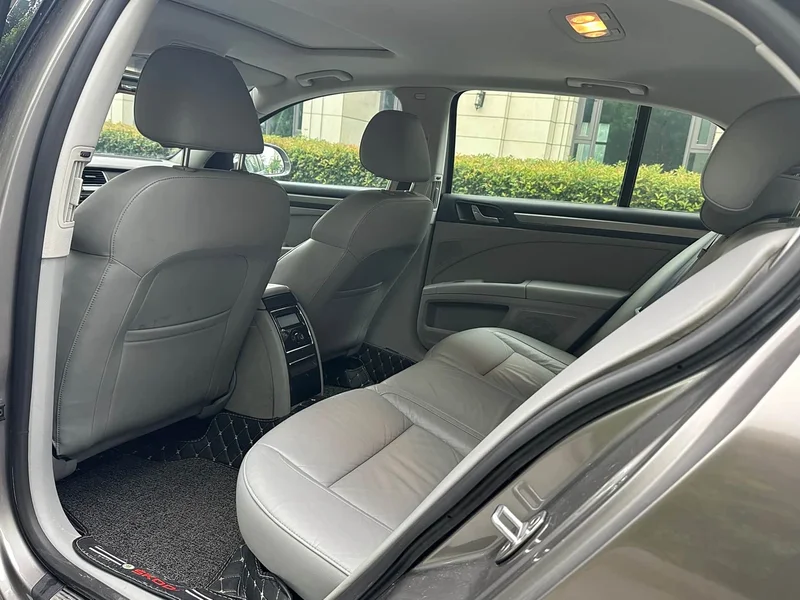 Volkswagen Superb — фото 9