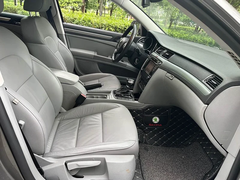 Volkswagen Superb — фото 10