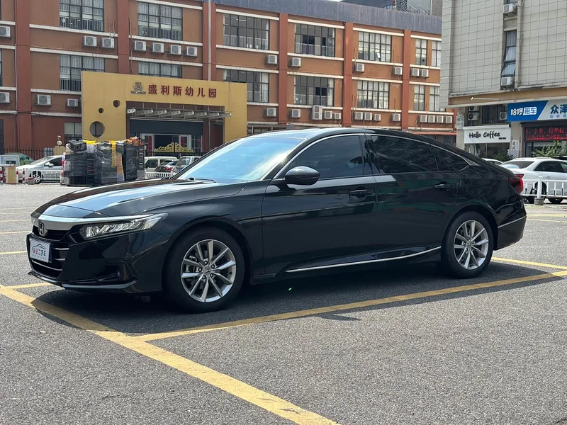 Honda Accord — фото 1