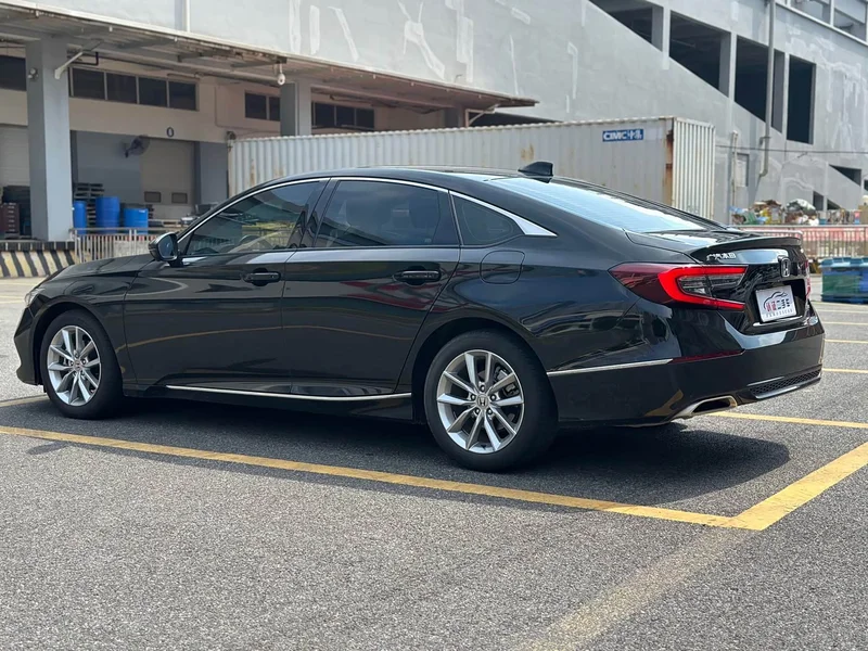 Honda Accord — фото 16