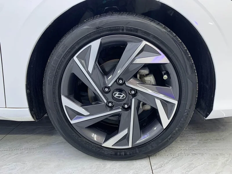 Hyundai Elantra — фото 18