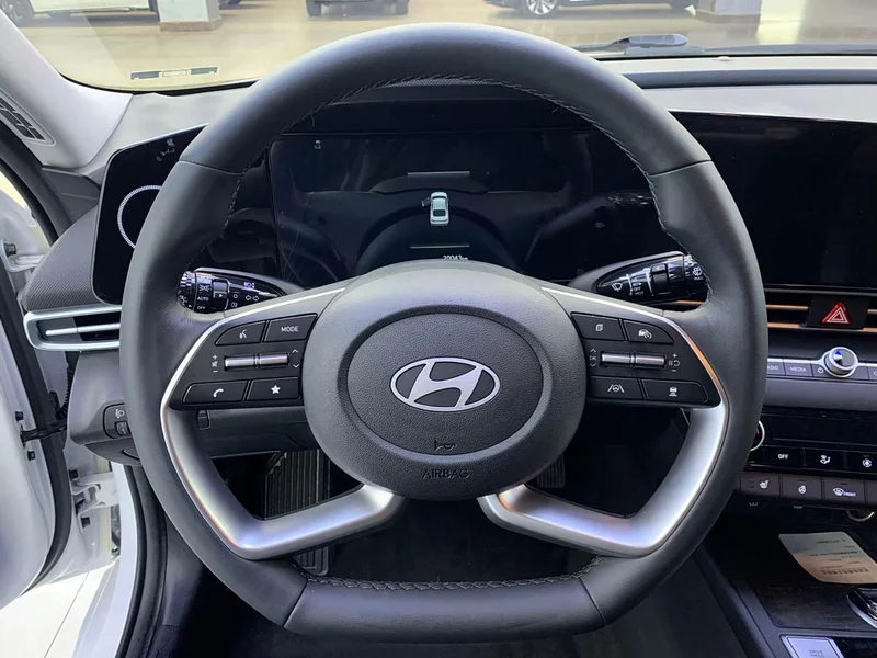 Hyundai Elantra — фото 6