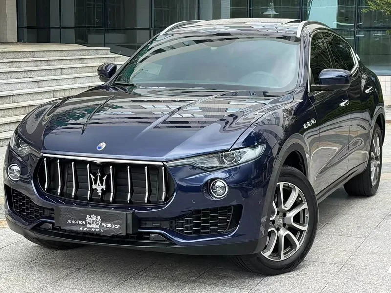 Maserati Levante — фото 1