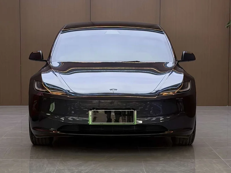 Tesla Model 3 — фото 1