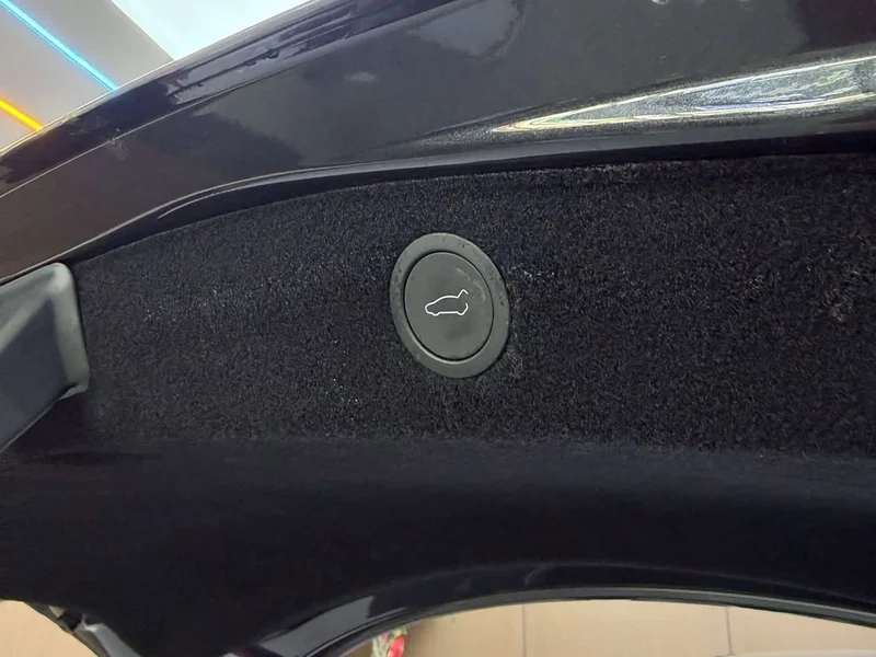 Tesla Model 3 — фото 12