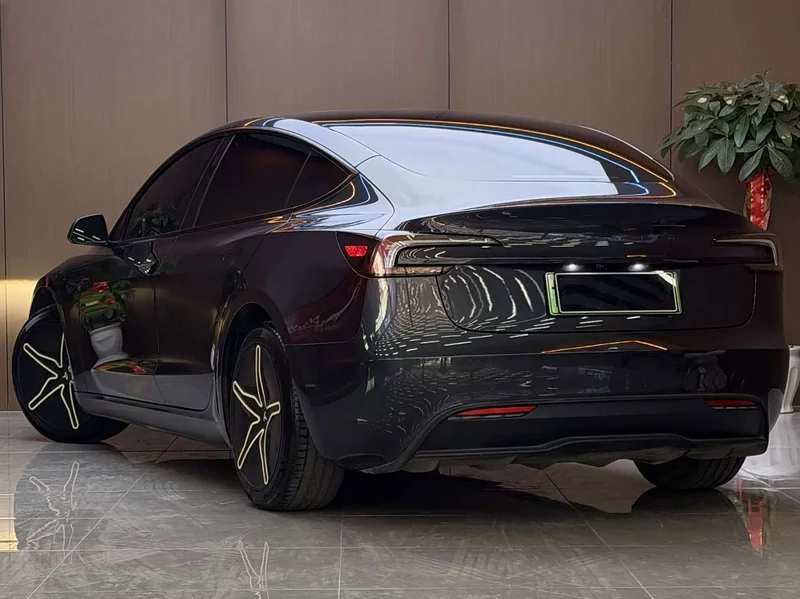 Tesla Model 3 — фото 16