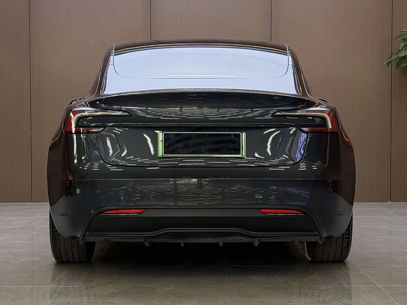 Tesla Model 3 — фото 17