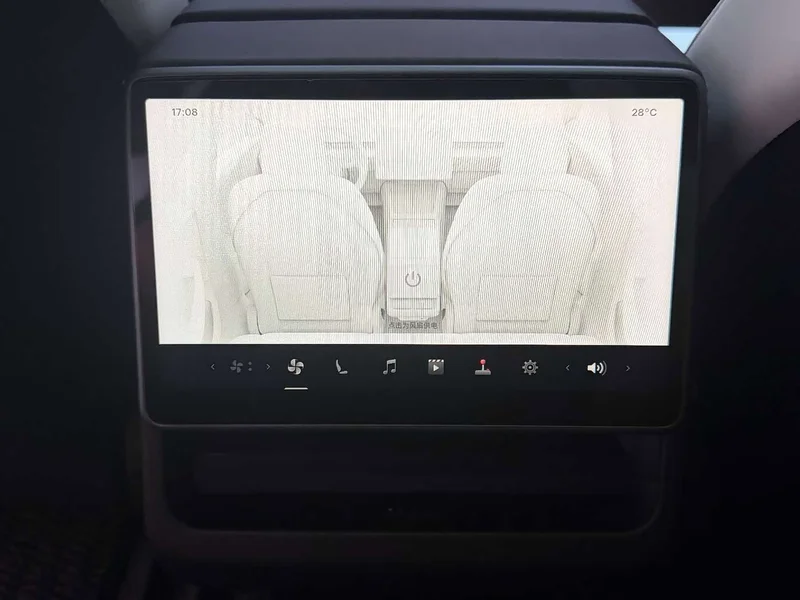 Tesla Model 3 — фото 7