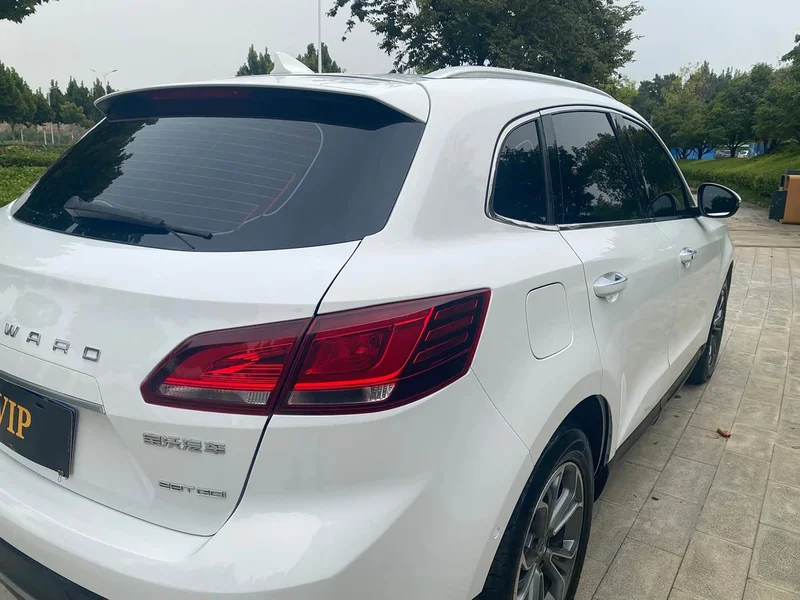 Borgward BX7 — фото 14