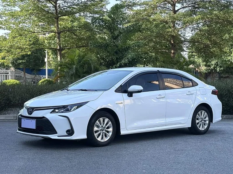 Toyota Corolla — фото 1