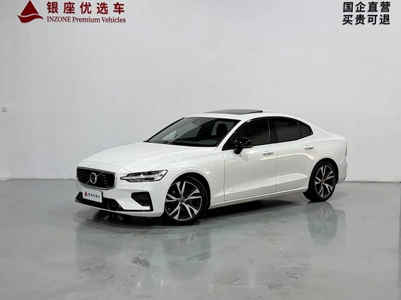 Volvo S60 — фото 1