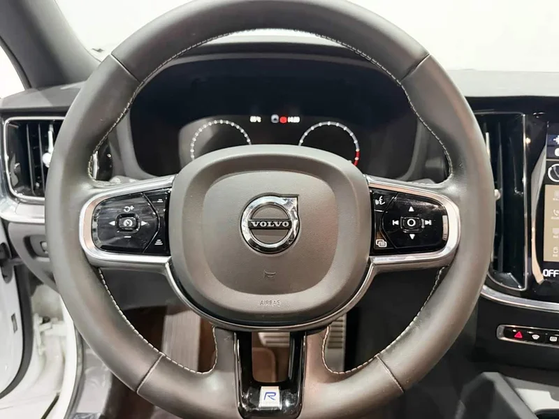 Volvo S60 — фото 10