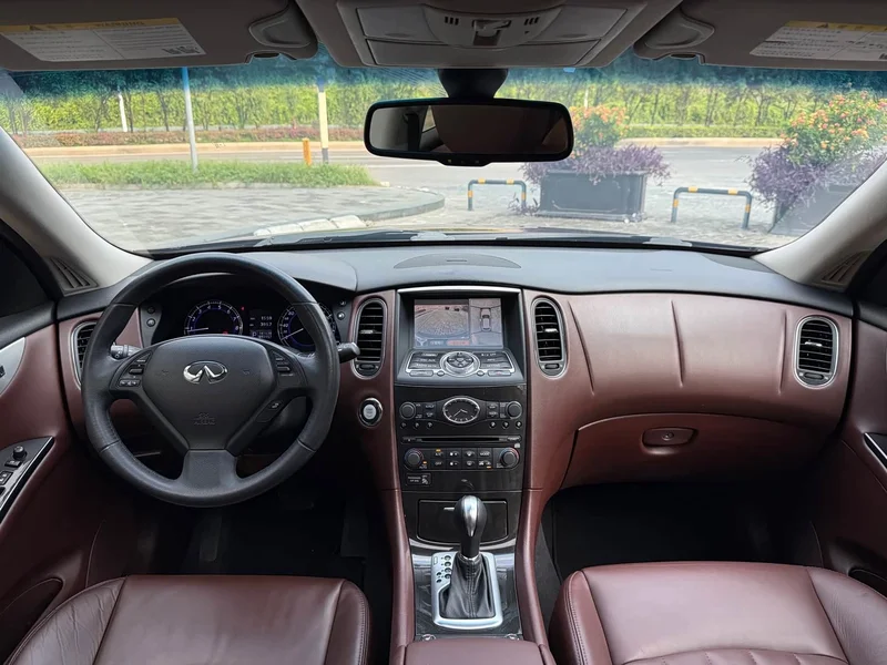 Infiniti QX50 (Imported) — фото 15