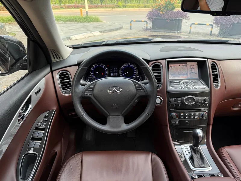 Infiniti QX50 (Imported) — фото 16