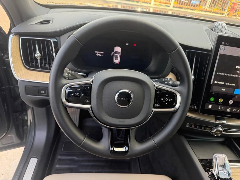 Volvo XC60 — фото 14