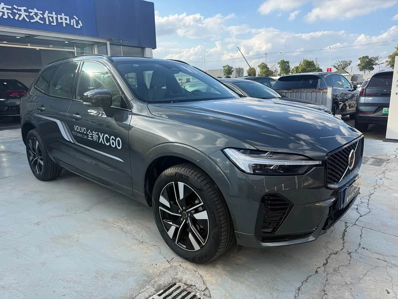 Volvo XC60 — фото 2