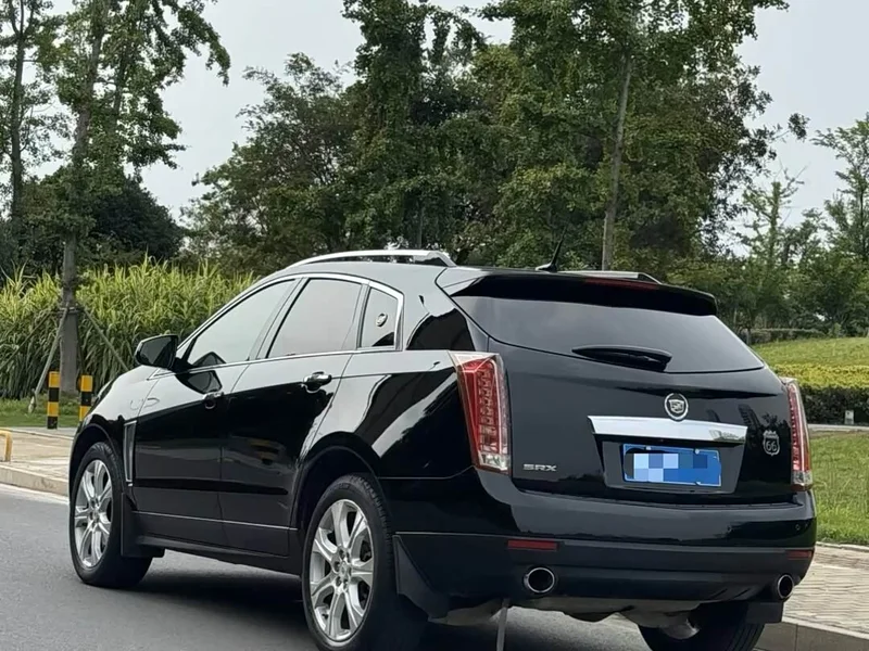 Cadillac SRX — фото 4