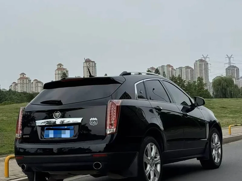 Cadillac SRX — фото 5