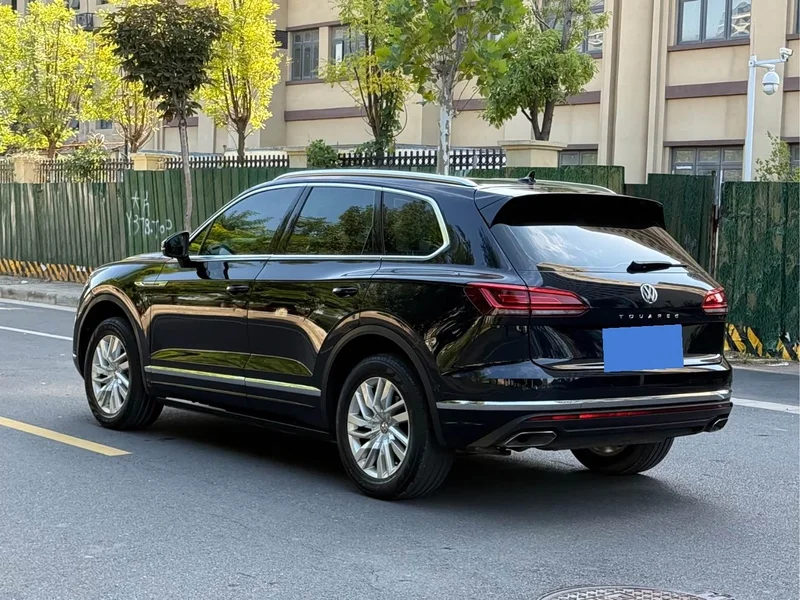 Volkswagen Touareg — фото 9