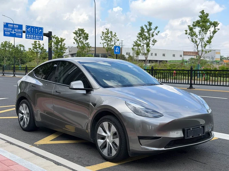Tesla Model Y — фото 3