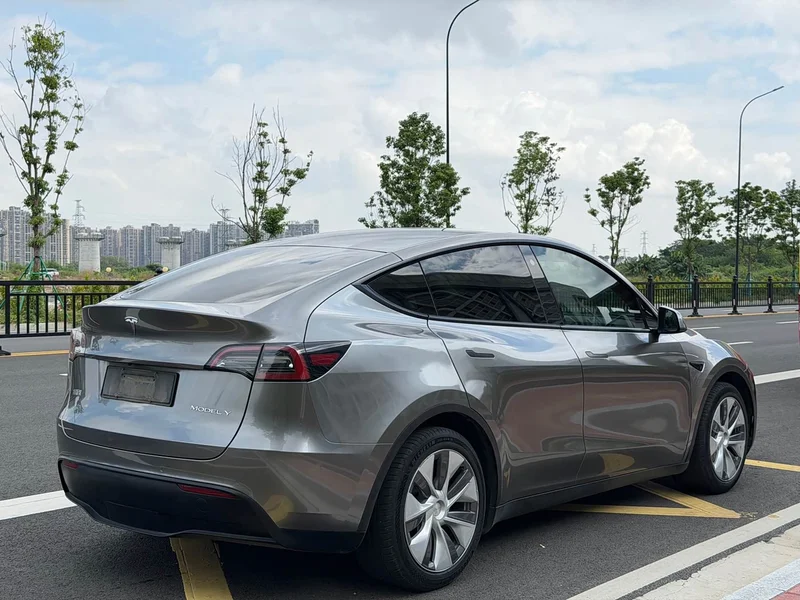 Tesla Model Y — фото 5