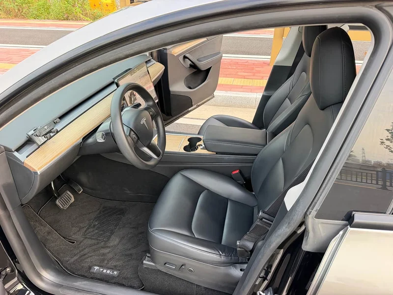 Tesla Model Y — фото 10