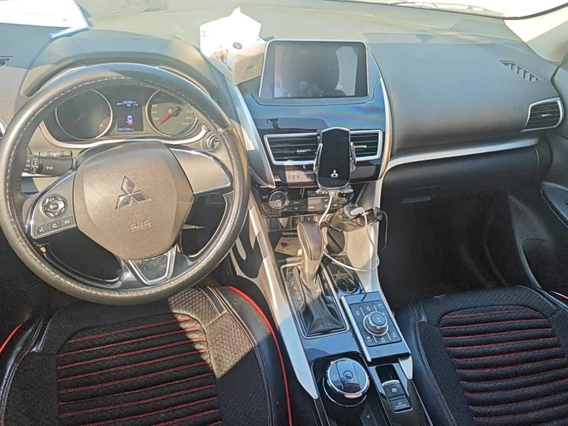 Mitsubishi Eclipse Cross — фото 12