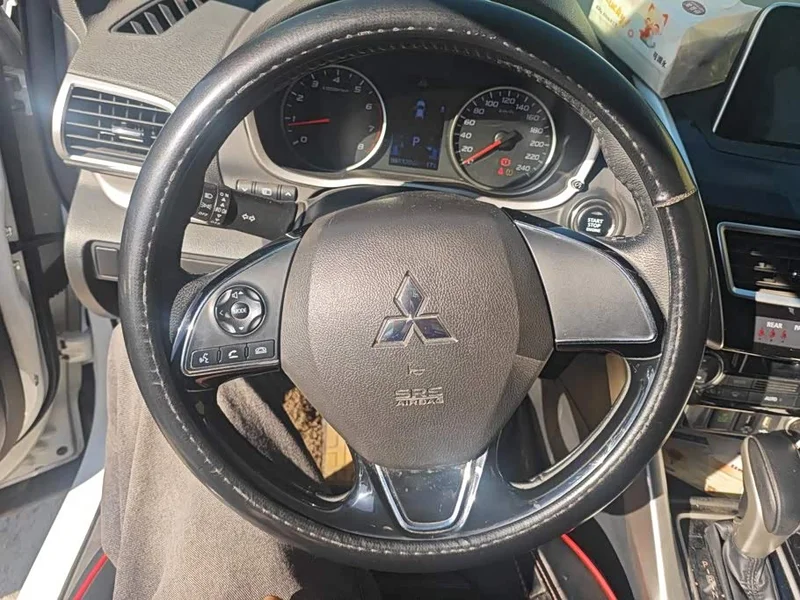 Mitsubishi Eclipse Cross — фото 15