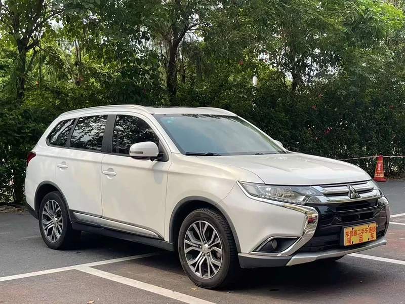 Mitsubishi Outlander — фото 3