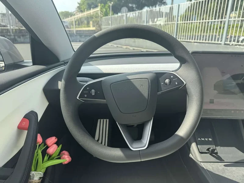 Tesla Model 3 — фото 11