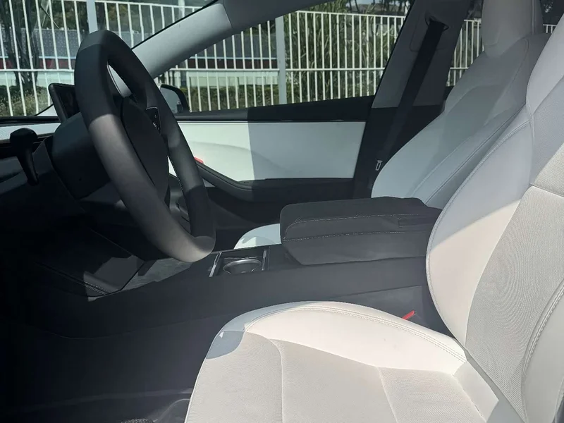 Tesla Model 3 — фото 12