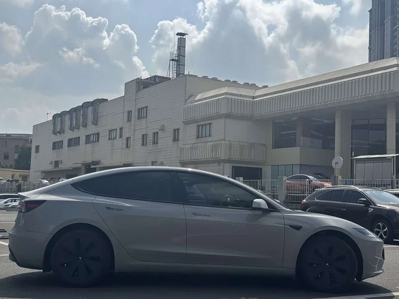 Tesla Model 3 — фото 6