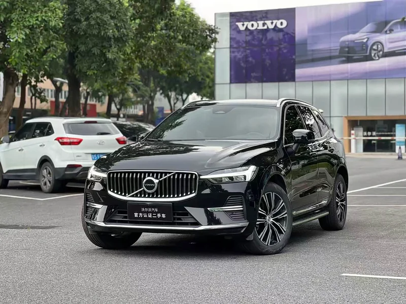 Volvo XC60 — фото 1