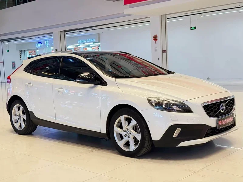Volvo V40 — фото 2
