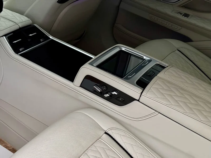 BMW 7-Series — фото 16
